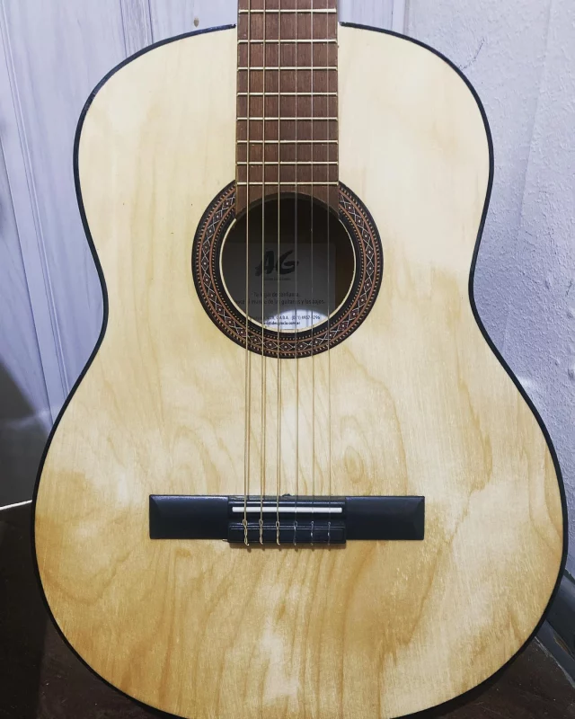 Clásica luthier AG NUEVA $18000 con funda